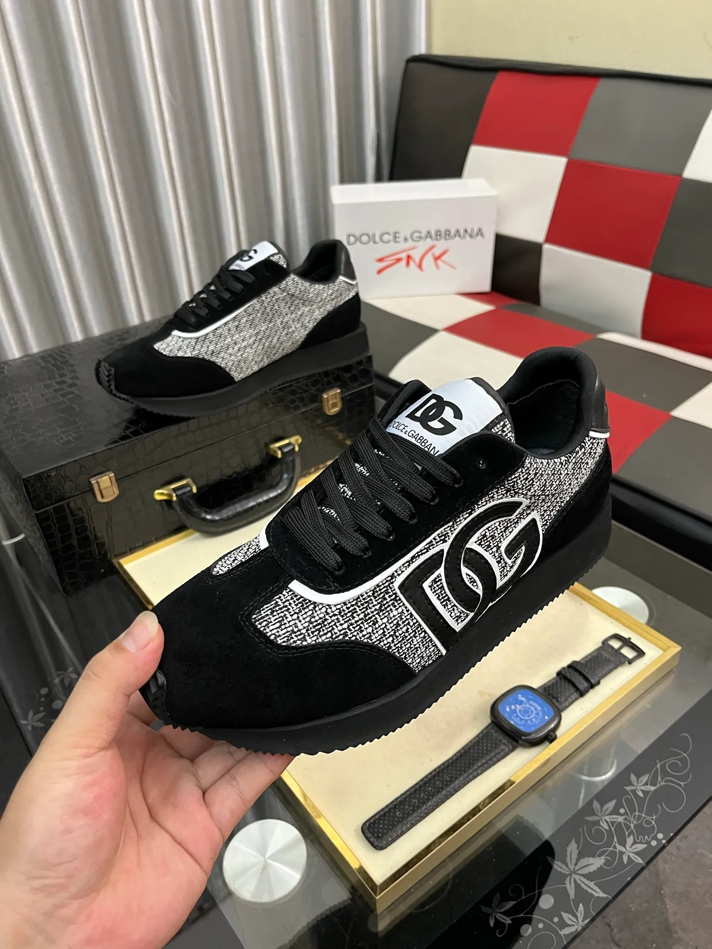 Men's shoes 💰458⌚️⌚️DG's latest popular casual shoes 🔥🔥, the tongue has the brand's iconic details, and the combination of silk cowhide and cow suede enhances the style. Fashionable and versatile, it can complement any look. Create an exquisite design with unique dynamic vitality and modern atmosphere, showing modern elegance. Size: 36-46